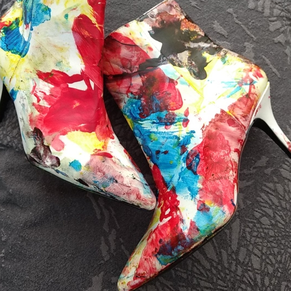 Paint poured model boots